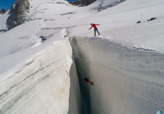 Reddingstechnieken oefenen in gletsjerspleet. Zout Fotografie Rein Rijke