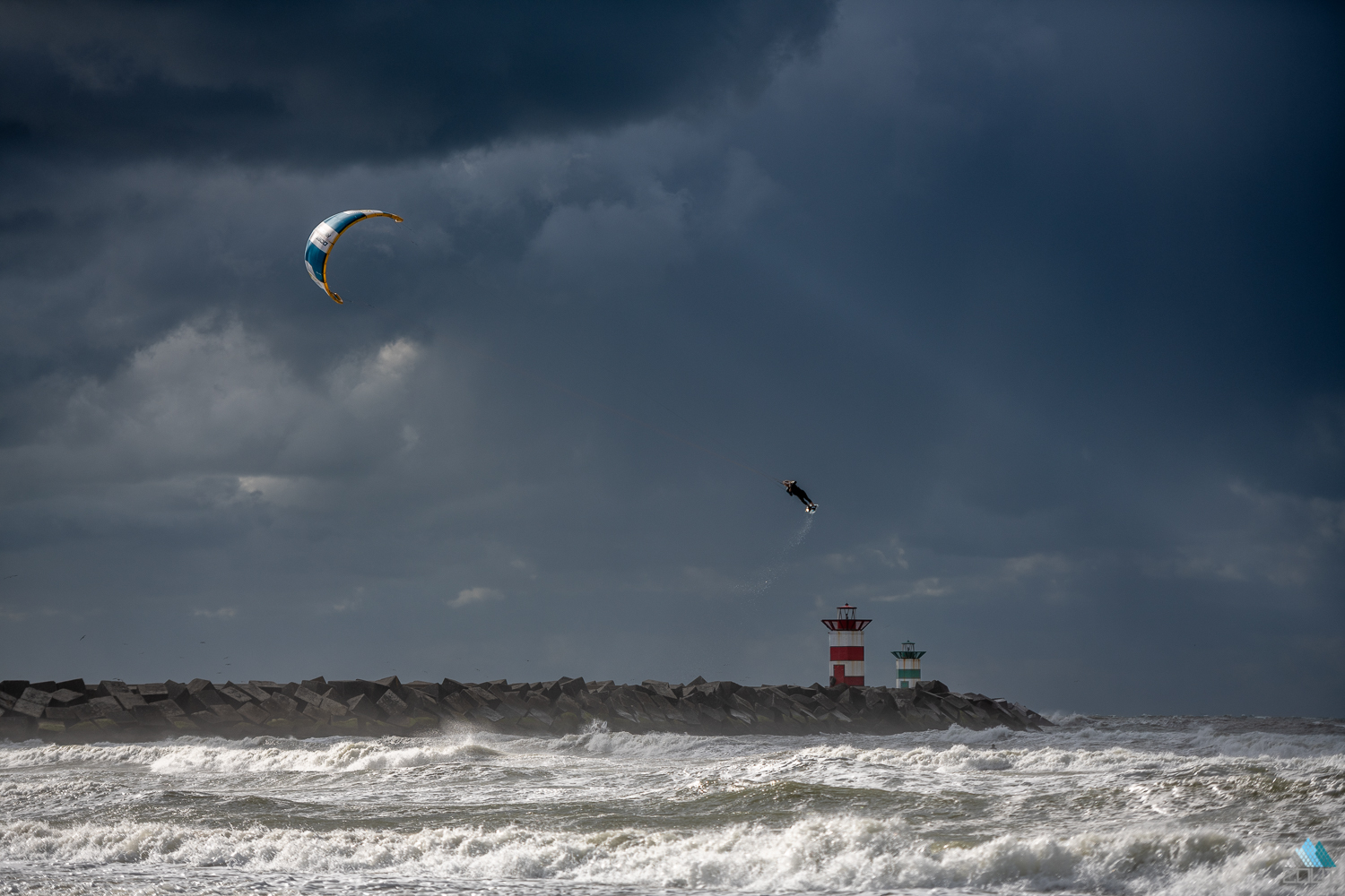 Ocean Rodeo Kitesurfing Rise Giel Vlugt kitesurfen vuurtoren Scheveningen
