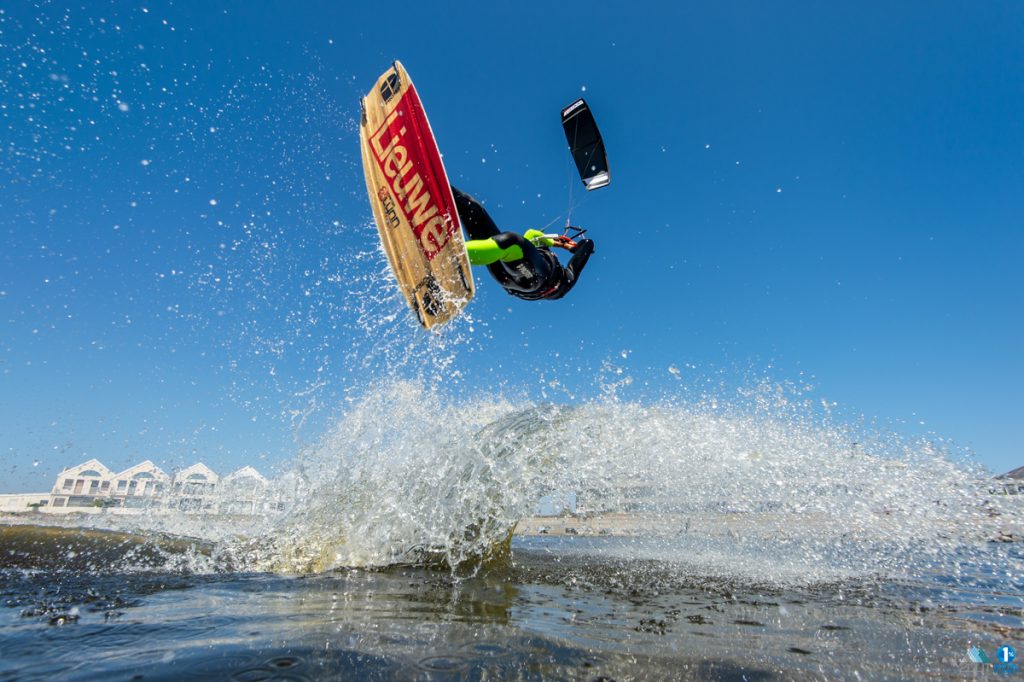 Cadeaubon Fotoshoot Kitesurfen Extreme sport fotografie Lieuwe Kiteboards PLKB Kitesurfing kitesurf fotograaf