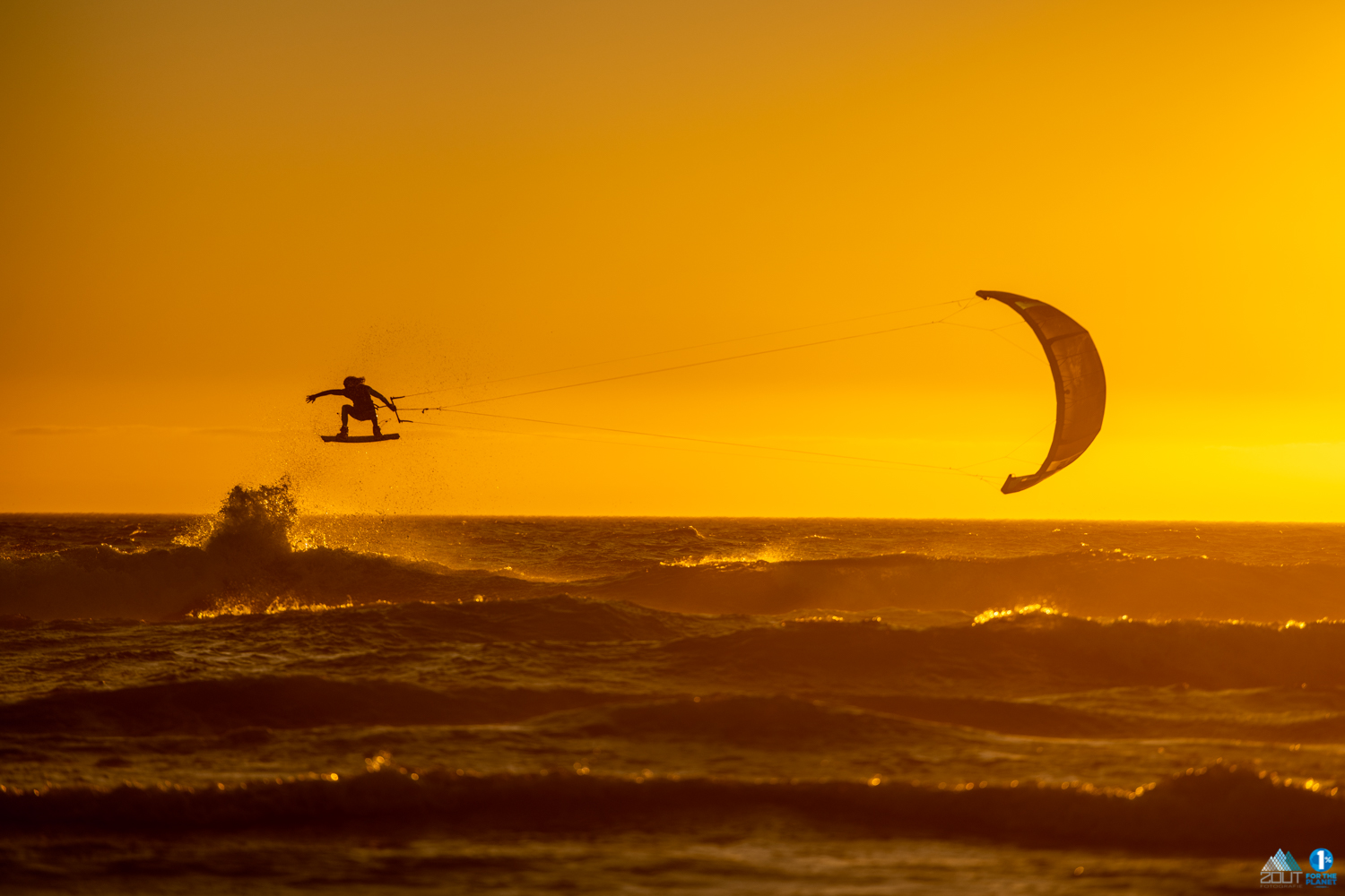 sunset kitesurf photo