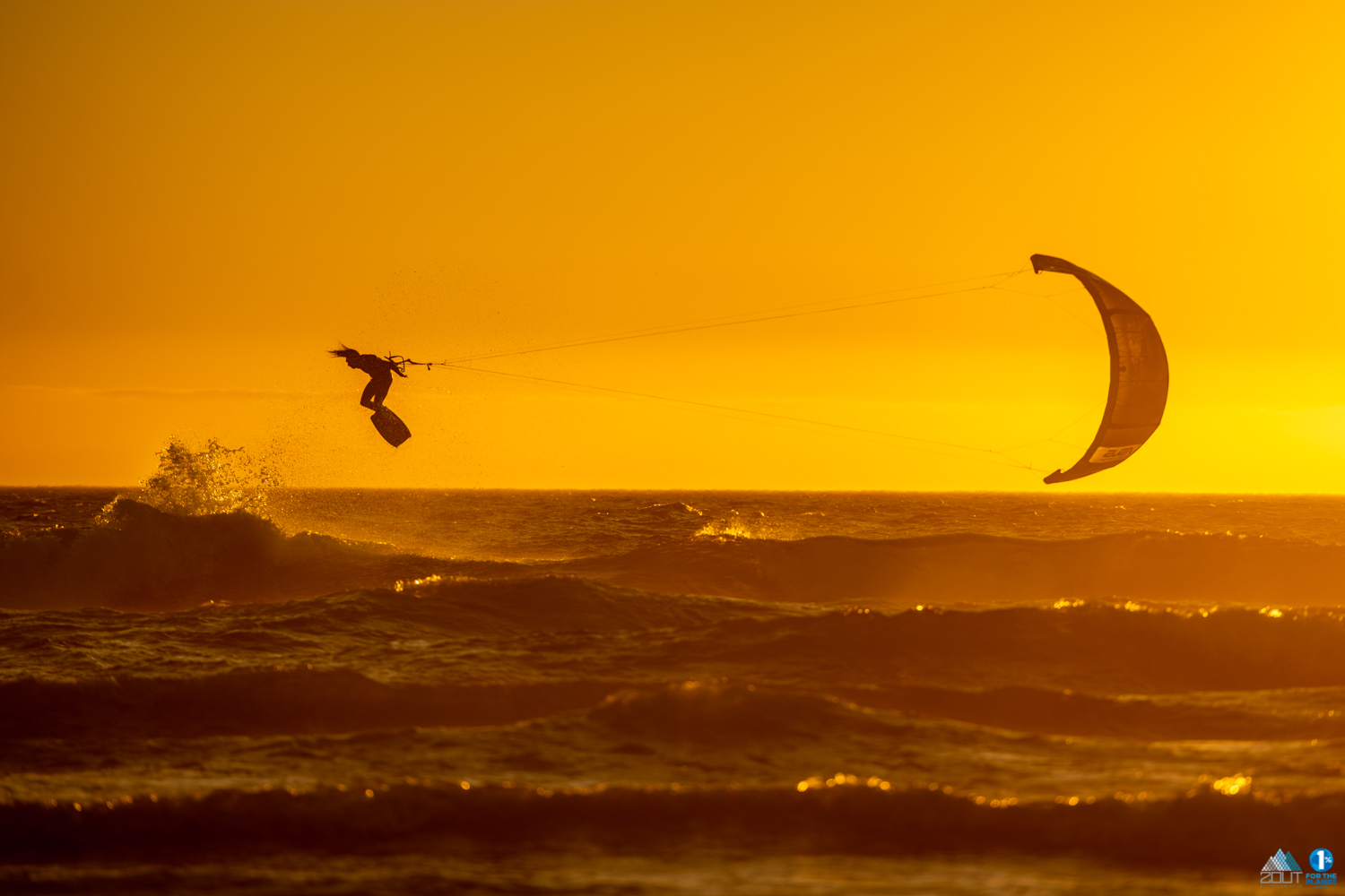 sunset kitesurf photo