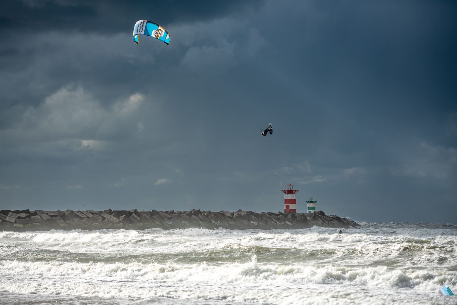 Ocean Rodeo Kitesurfing Rise Giel Vlugt kitesurfen vuurtoren Scheveningen