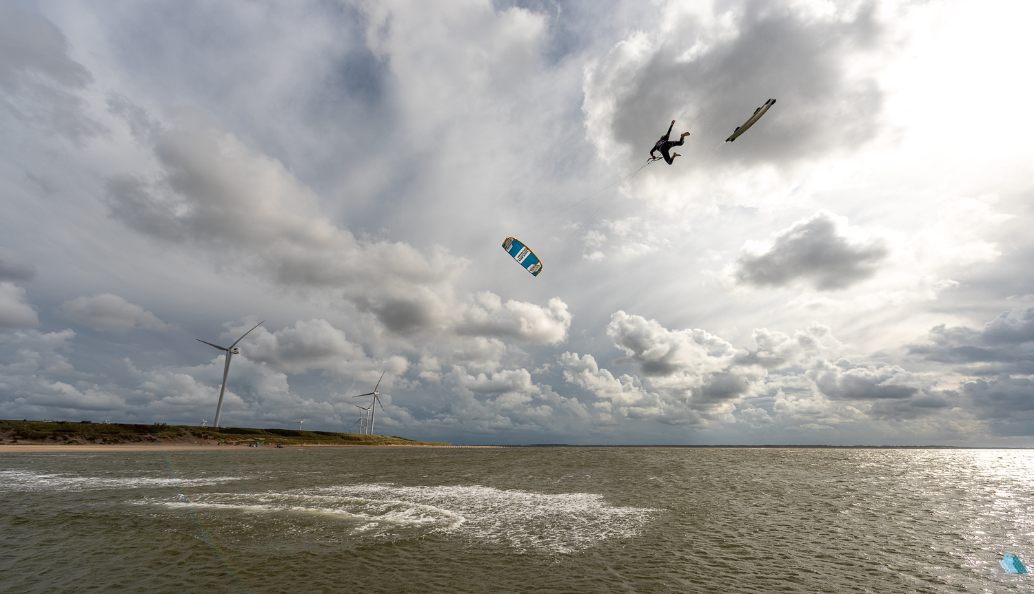 Ocean Rodeo Kitesurfing Rise Giel Vlugt kitesurfen Slufter kiteloop crash