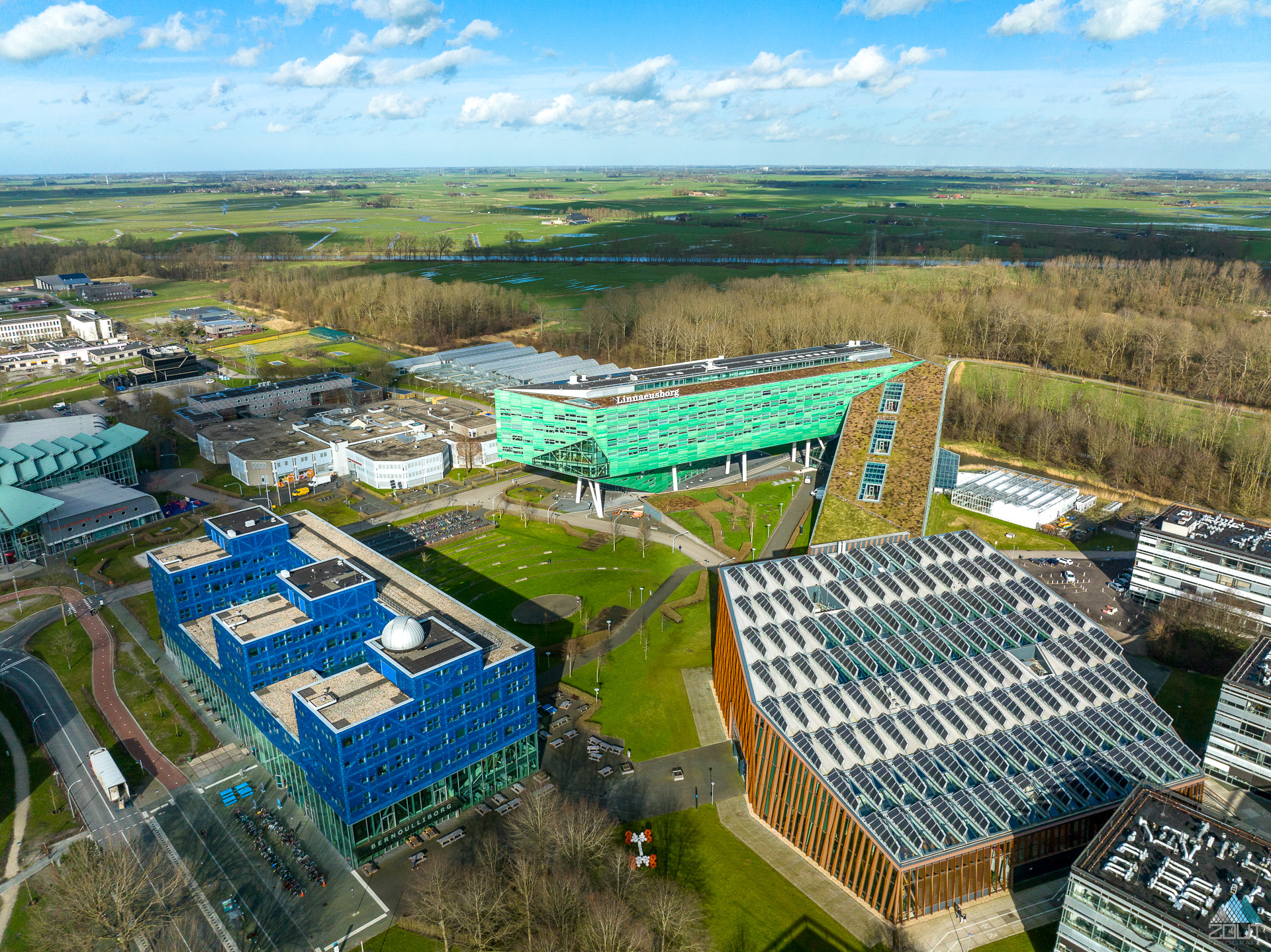 Luchtfoto Zernike Campus Bernoulliborg en Linnaeusborg gebouw