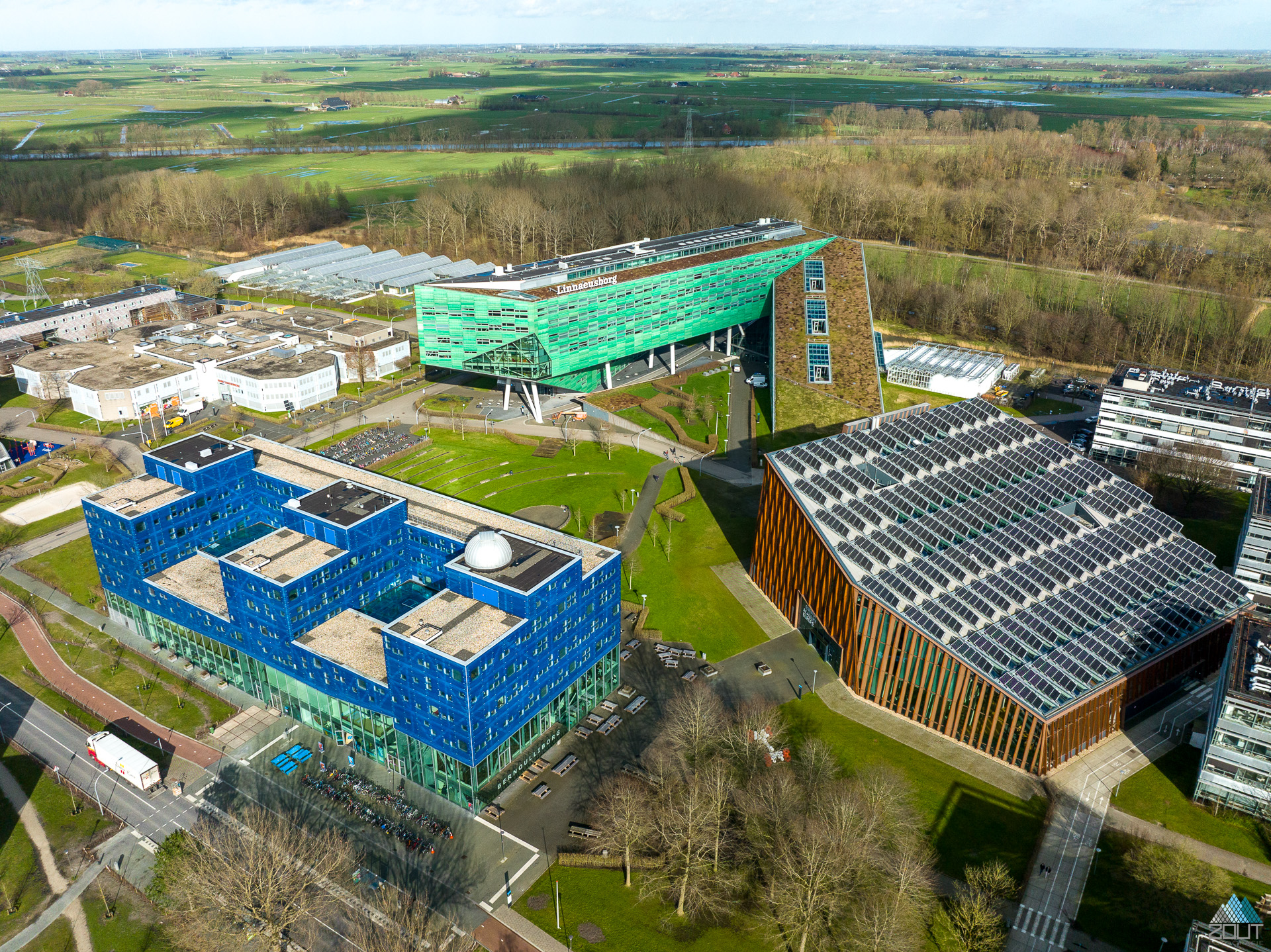 Luchtfoto Zernike Campus Bernoulliborg en Linnaeusborg gebouw