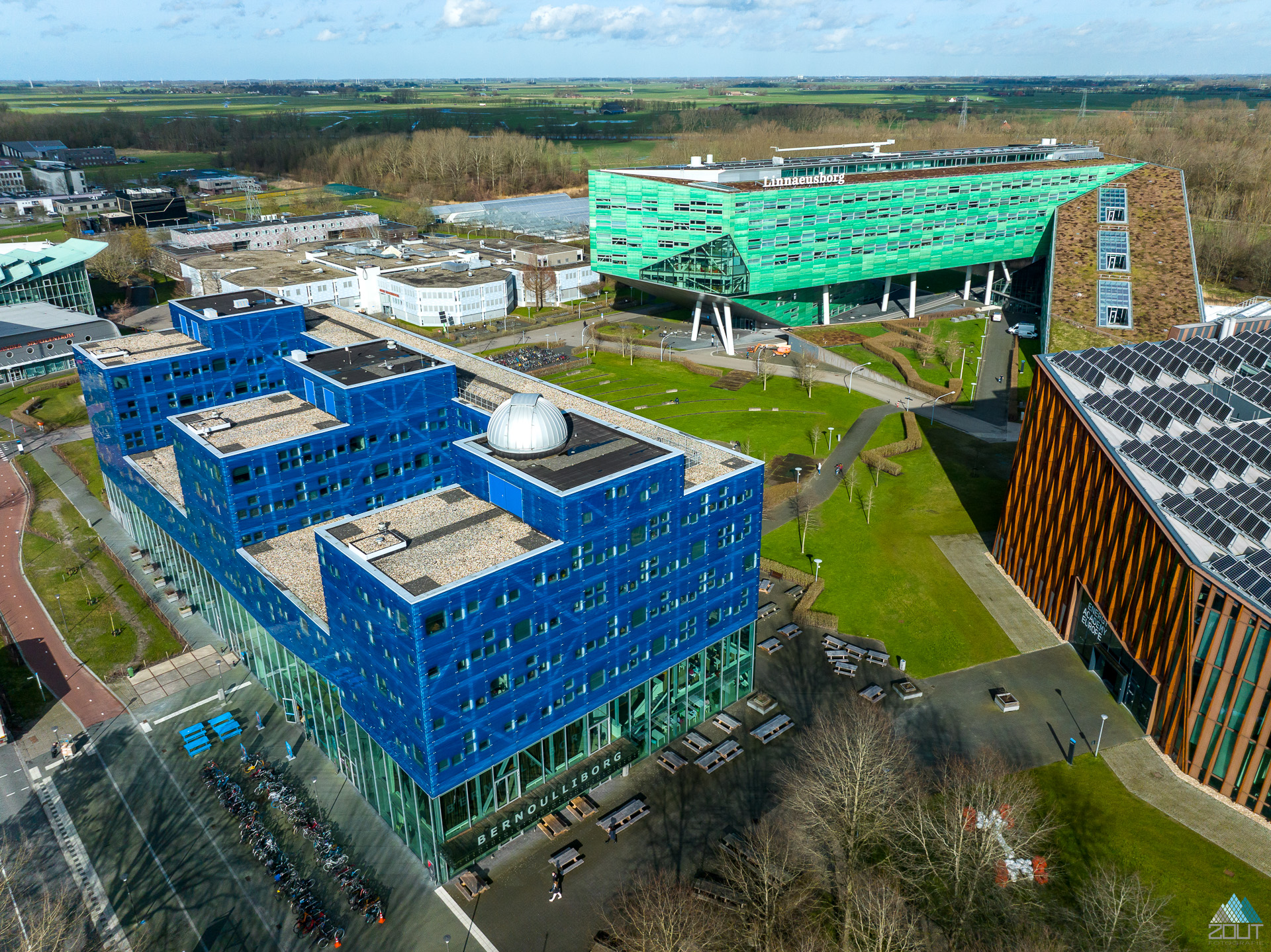 Luchtfoto Zernike Campus Bernoulliborg en Linnaeusborg gebouw