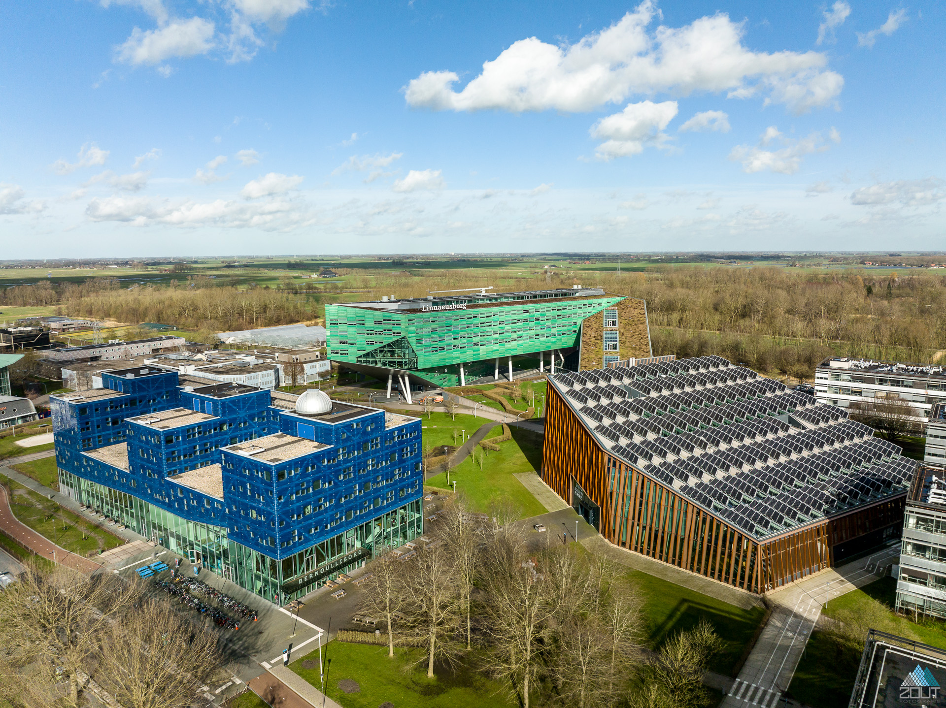 Luchtfoto Zernike Campus Bernoulliborg en Linnaeusborg gebouw