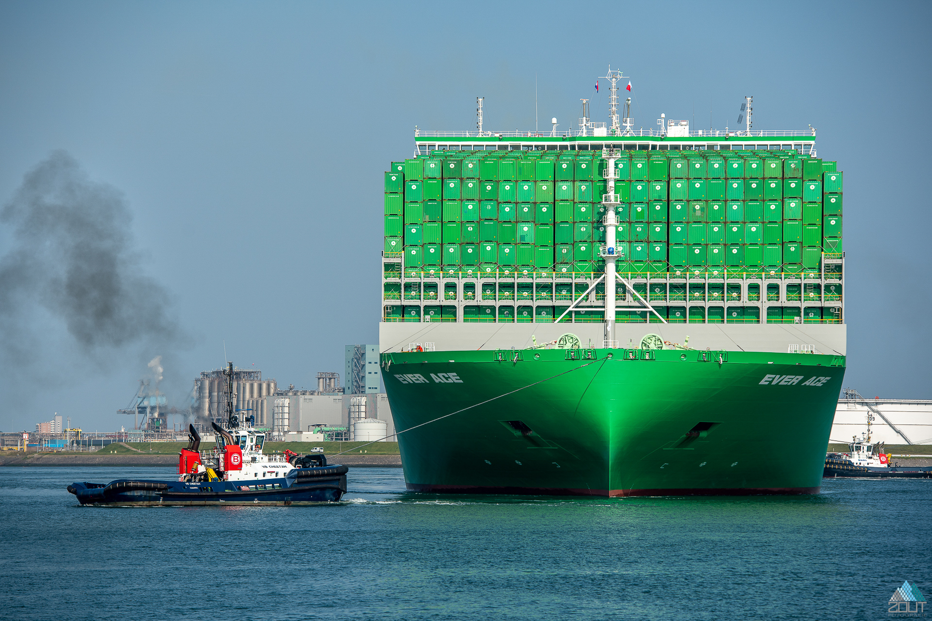 foto Evergreen EverAce-containership Rotterdam haven grootste boot ter wereld