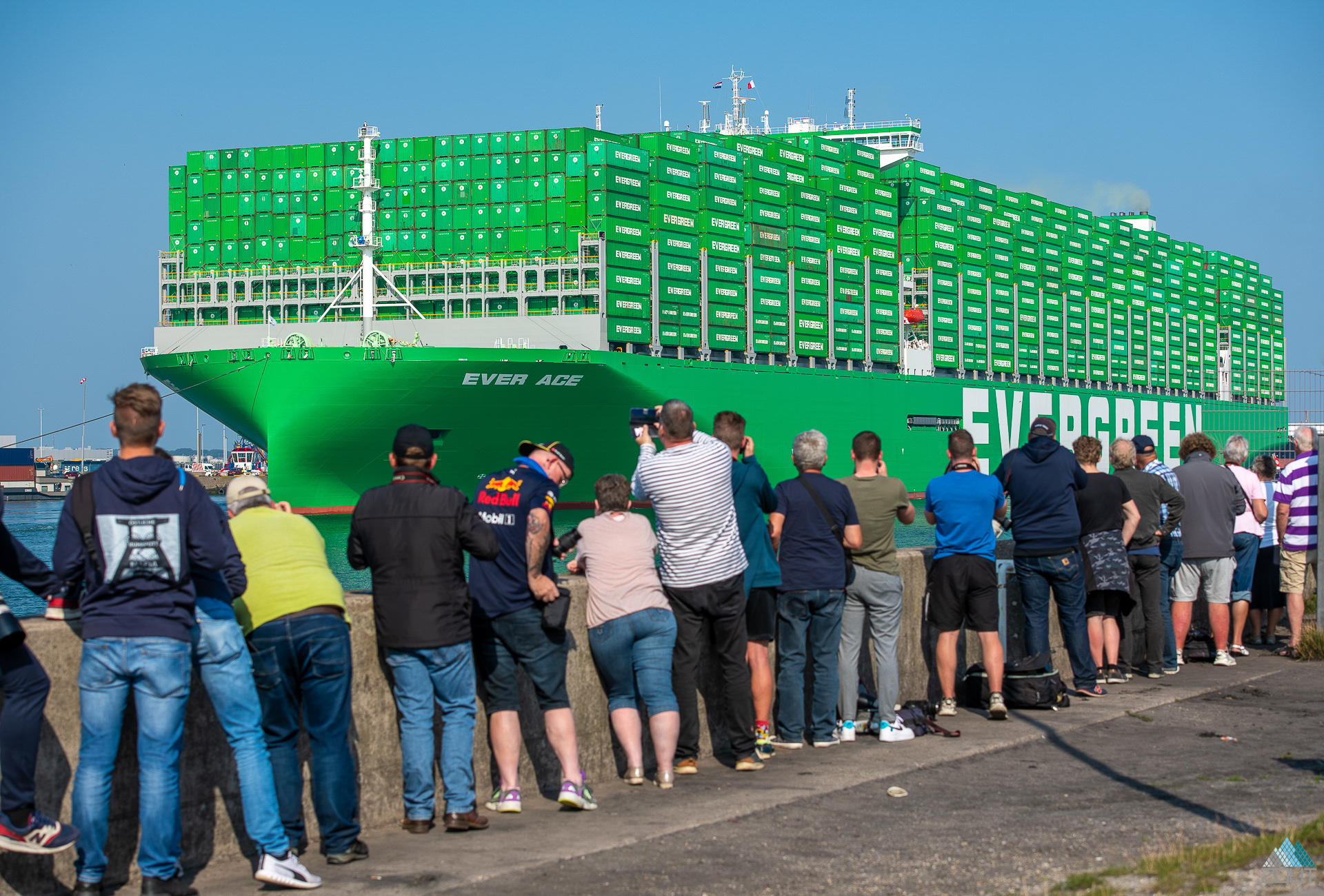 foto Evergreen EverAce-containership Rotterdam haven