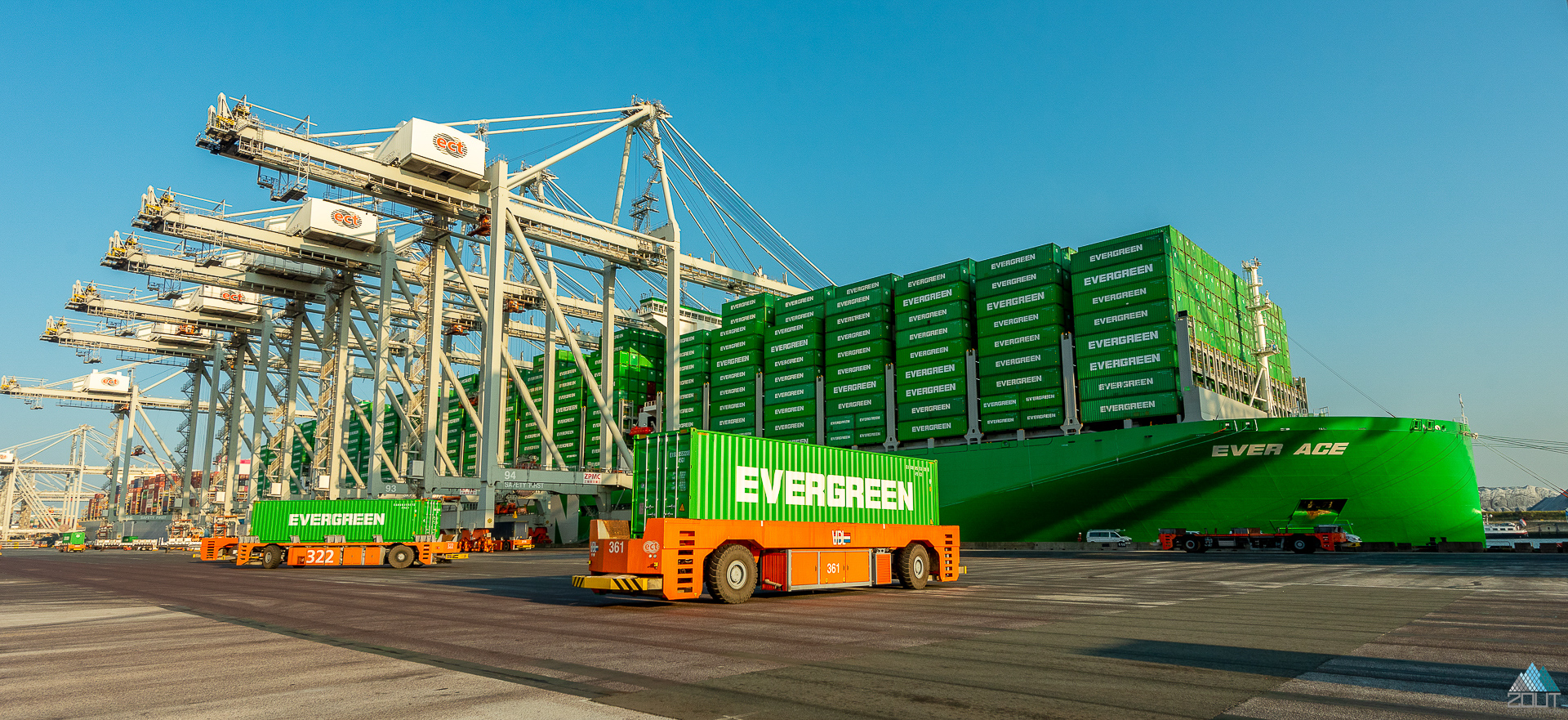 foto Evergreen EverAce-containership Rotterdam haven grootste boot ter wereld